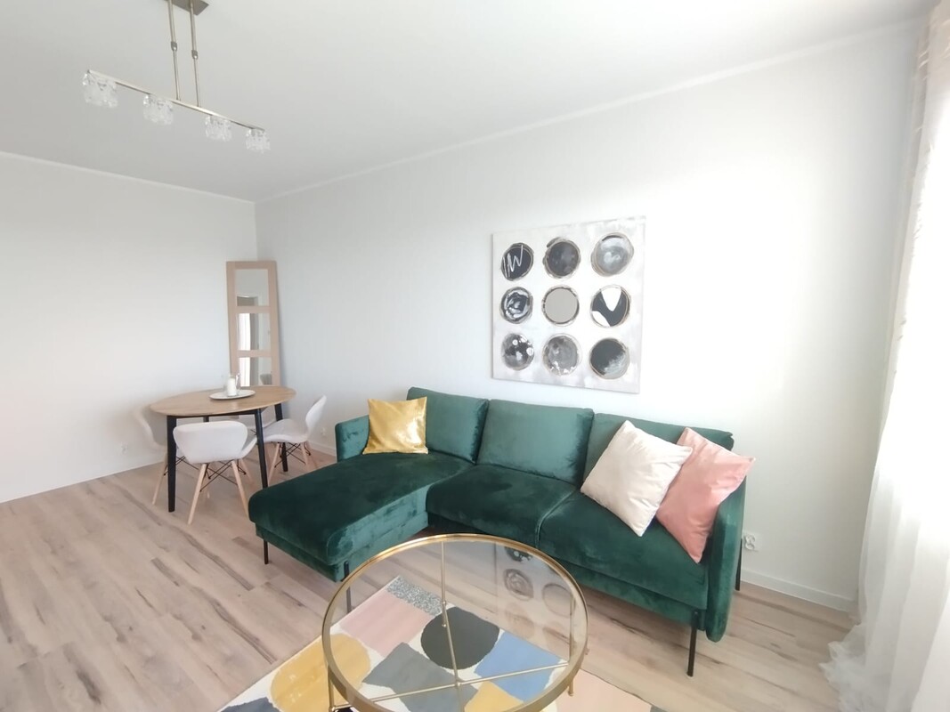 Elbląg Sprzedam 2 pokojowe mieszkanie po generalnym remoncie na 9-tym piętrze. Mieszkanie gotowe do