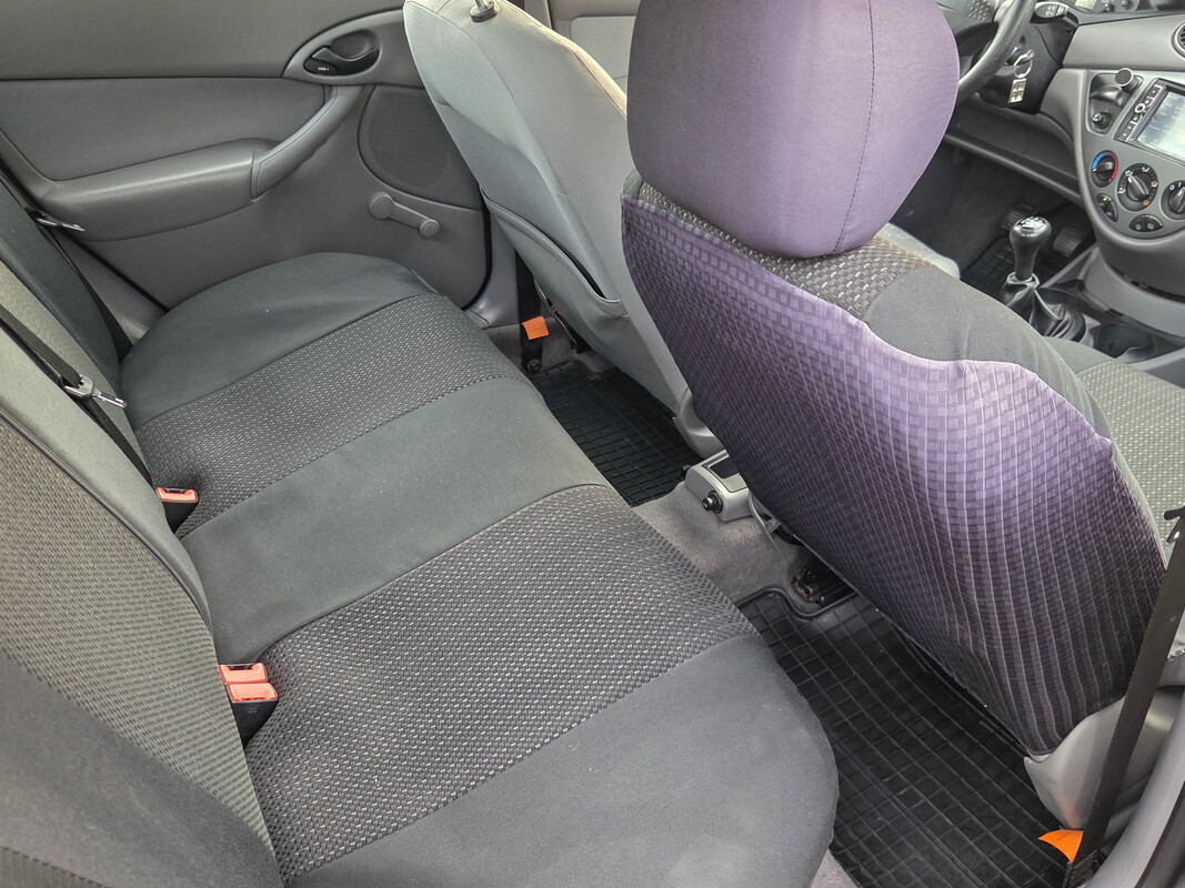 Elbląg Oferuję do sprzedaży auto Ford Focus z 2002 roku – klasyczny sedan z niezawodnym silnikiem benzynowym 1.8