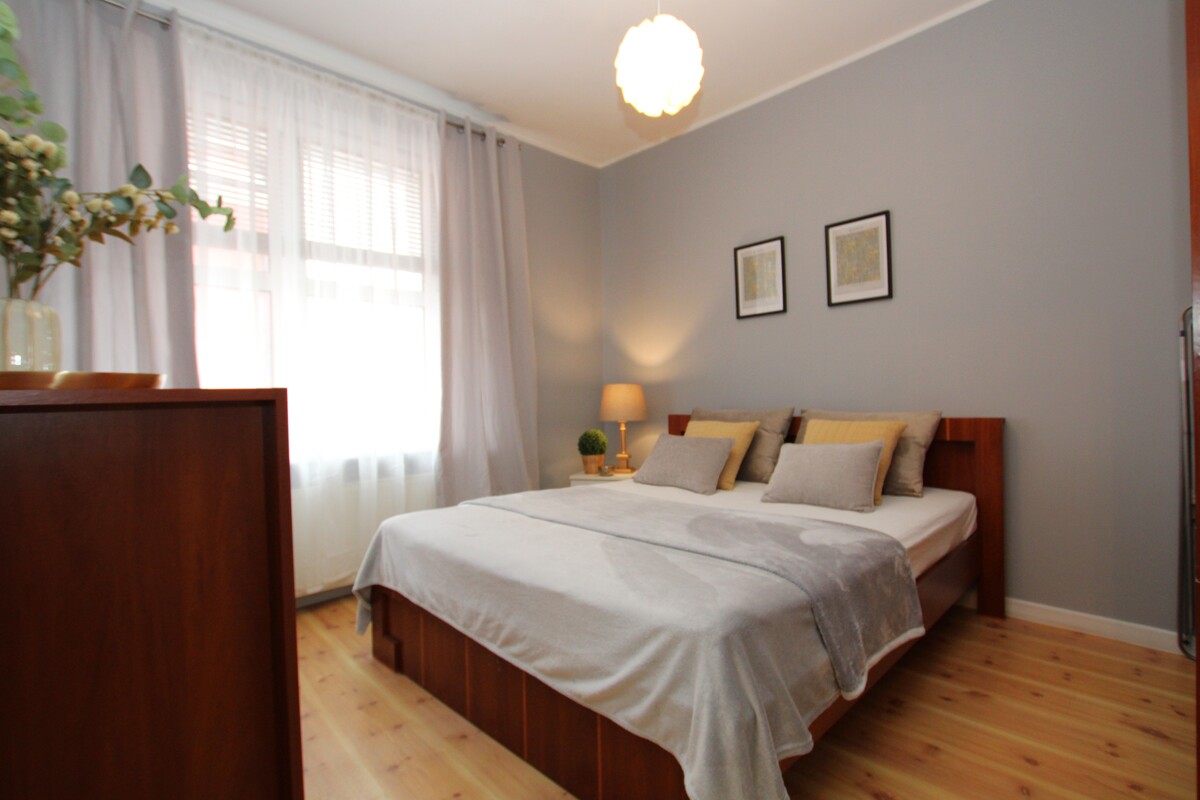 Elbląg NIERUCHOMOŚCI ANNA KRASZEWSKA Mieszkanie 3-pokojowe na Starym Mieście ul. Stary Rynek