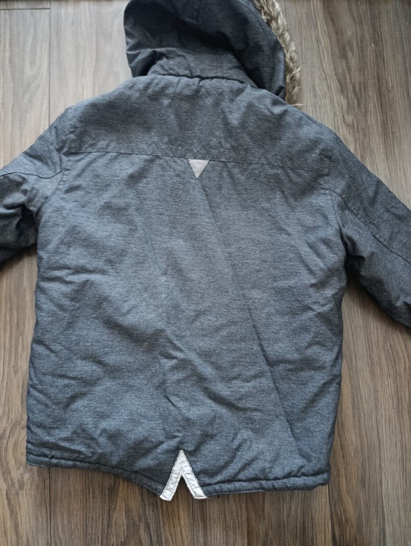 Elbląg Sprzedam dwie kurtki dla chłopca na zimę. Rozmiar 122/128.Stan dobry, do wyprania i szara ma rozdarcie małe