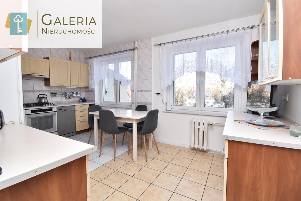 Elbląg GALERIA NIERUCHOMOŚCIZ pasji i miłości do nieruchomościNa sprzedaż: Trzy pokoje, balkon, świetna