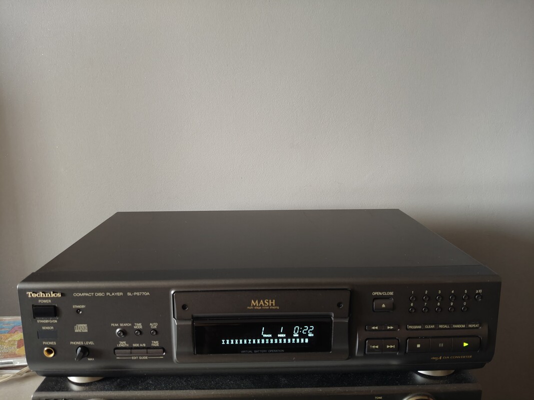 Elbląg Sprzedam dwa deci i CD Technicsa w bardzo dobrym stanie, CD posiada pilot. Wiecej informacji telefonicznie