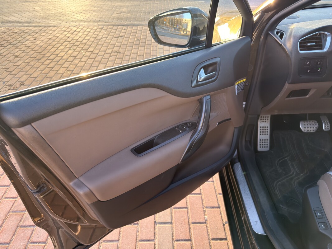 Elbląg Witam, Na sprzedaż mam samochód Citroen DS4 z 2011r. (data pierwszej rejestracji 2012), SoChic w wersji