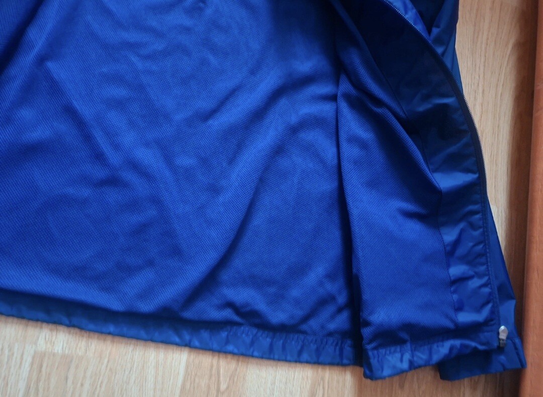 Elbląg Sprzedam kurtkę wiatrówkę 152/158 cm adidas, po moim synu. 
Stan bdb-, syn powycinał długie metki. Zwykłe ślady