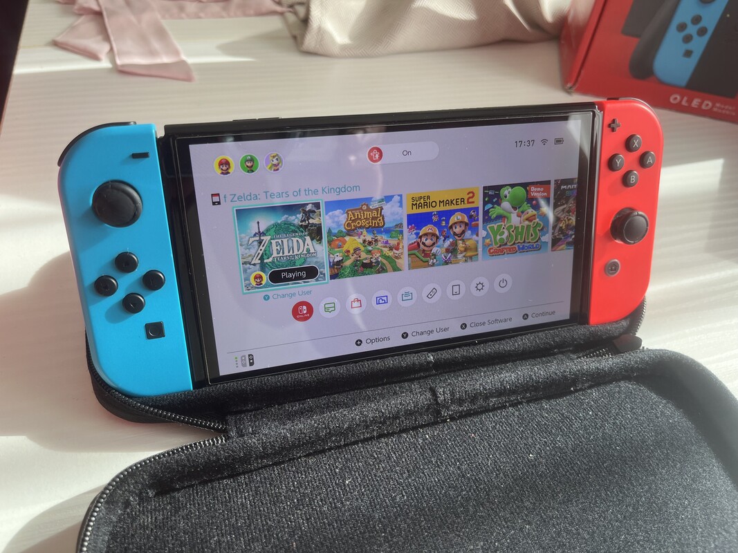 Elbląg 🎮 Sprzedam zestaw Nintendo Switch Oled.
Konsola działa bez zastrzeżeń.
✅ W skład zestawu
