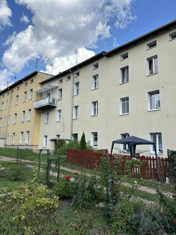 Elbląg Trzy osobne pokoje, oddzielna kuchnia, dwie piwnice i opcja garażu na podwórku. Mieszkanie w bardzo dobrym