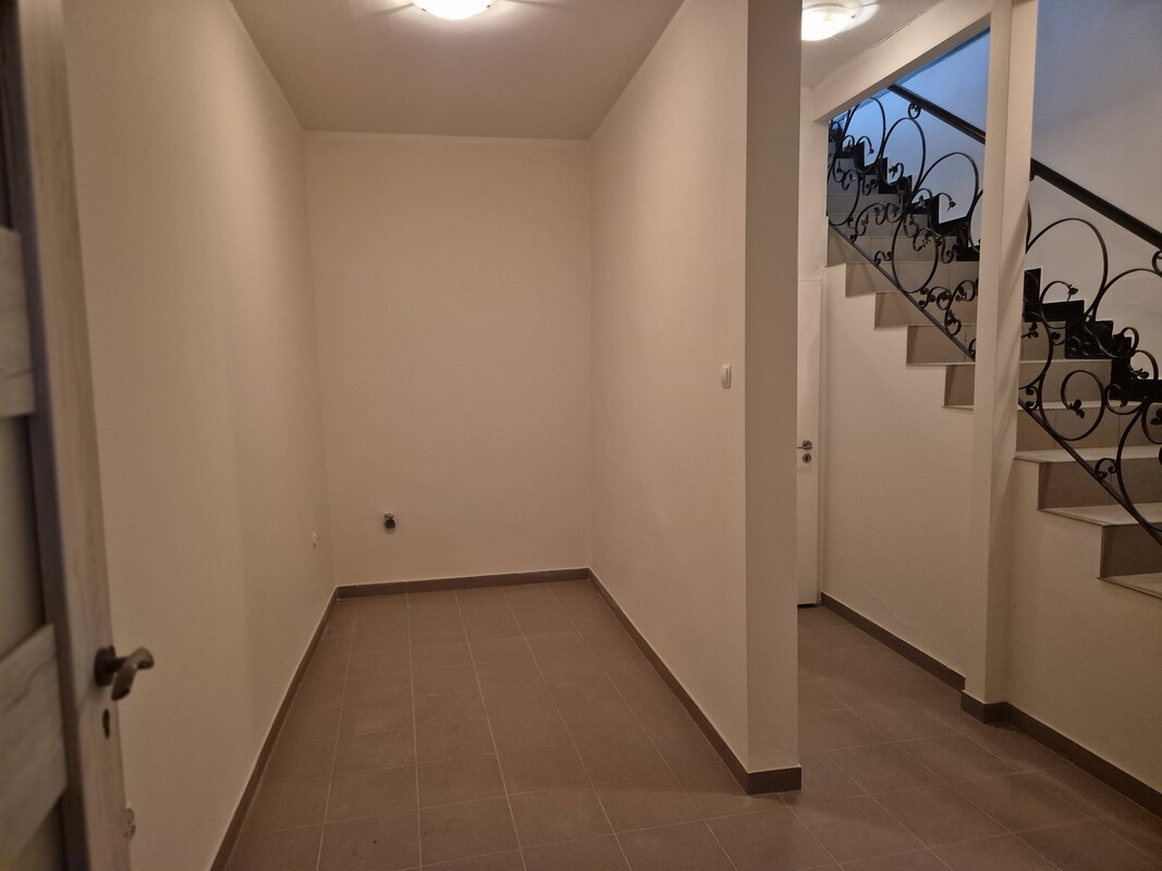 Elbląg 🏢 Wynajmę lokal użytkowy przy ulicy Wieżowej – 100 m2 na parterze i w piwnicy! 💼Parter:
