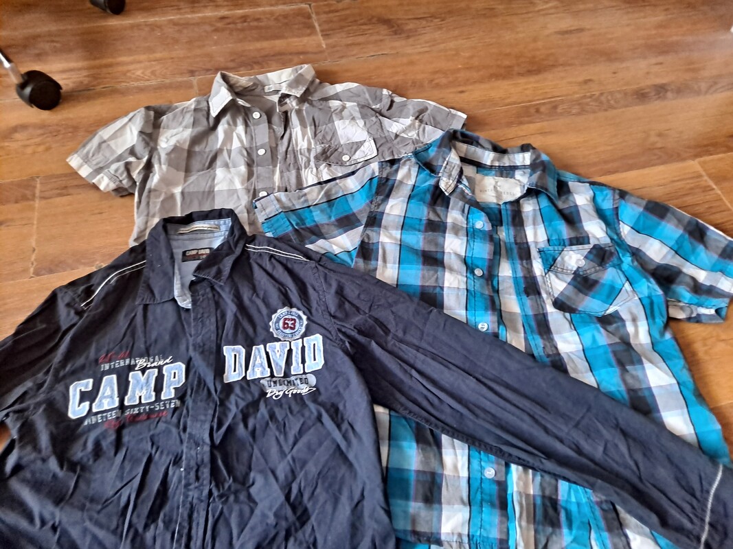 Elbląg Sprzedam 
Ubrania dla dziewczynki rozmiar 98-104-70 zł
Ubrania dla chłopca od rozmiaru 140-164-70 zl
Wózek dla