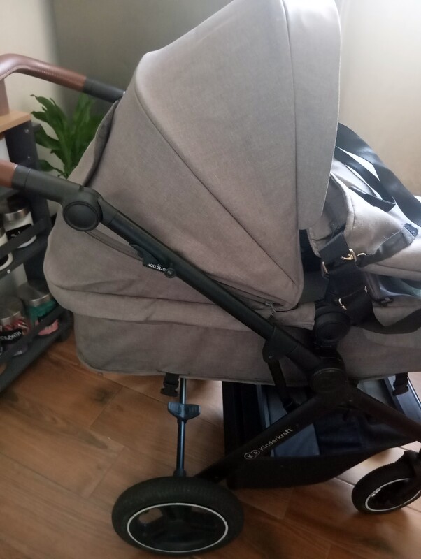 Elbląg Wózek Kinderkraft B- Tour Gondola / Spacerówka
- Od urodzenia do około 4 lat (22 kg)
- Torba + Folia