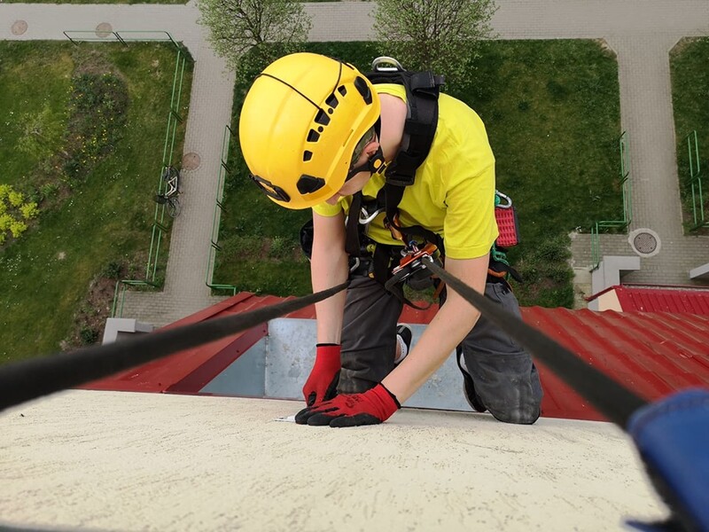 Elbląg PSW – Kompleksowe i Bezpieczne Usługi Wysokościowe z Wykorzystaniem Technik Alpinistycznych:Mycie,