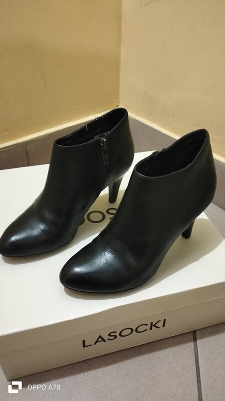 Elbląg Sprzedam dwie pary butów skórzane w bardzo dobrym stanie po 35 zł za pare Rozmiar butów 36