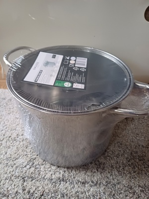 Elbląg NOWY zafoliowany wysoki garnek że stali nierdzewnej z pokrywką średnica 24 cm wysokość 18 cm, 6.5 l