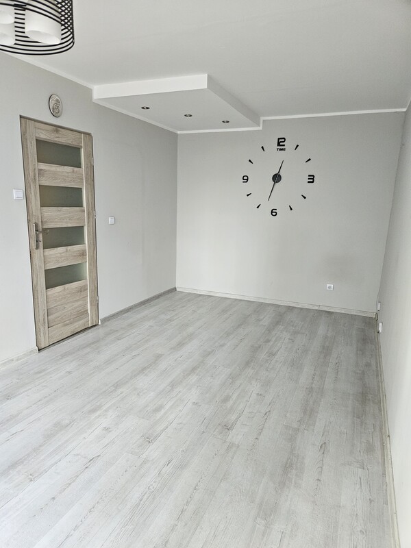 Elbląg Na sprzedaż – jasne i przytulne mieszkanie 2-pokojowe z balkonem na parterze.