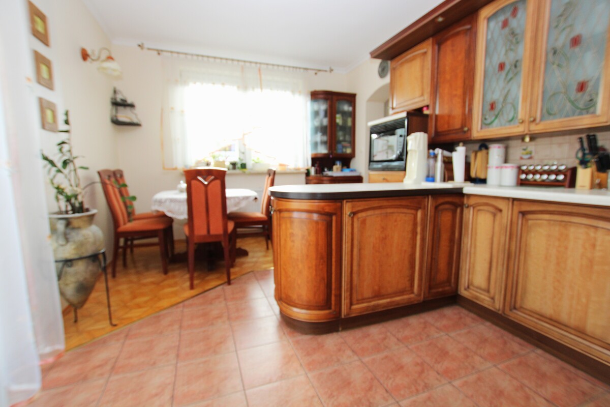 Elbląg NIERUCHOMOŚCI ANNA KRASZEWSKA Inwestycja w komfort i jakość: solidny wolnostojący dom z dużym garażem