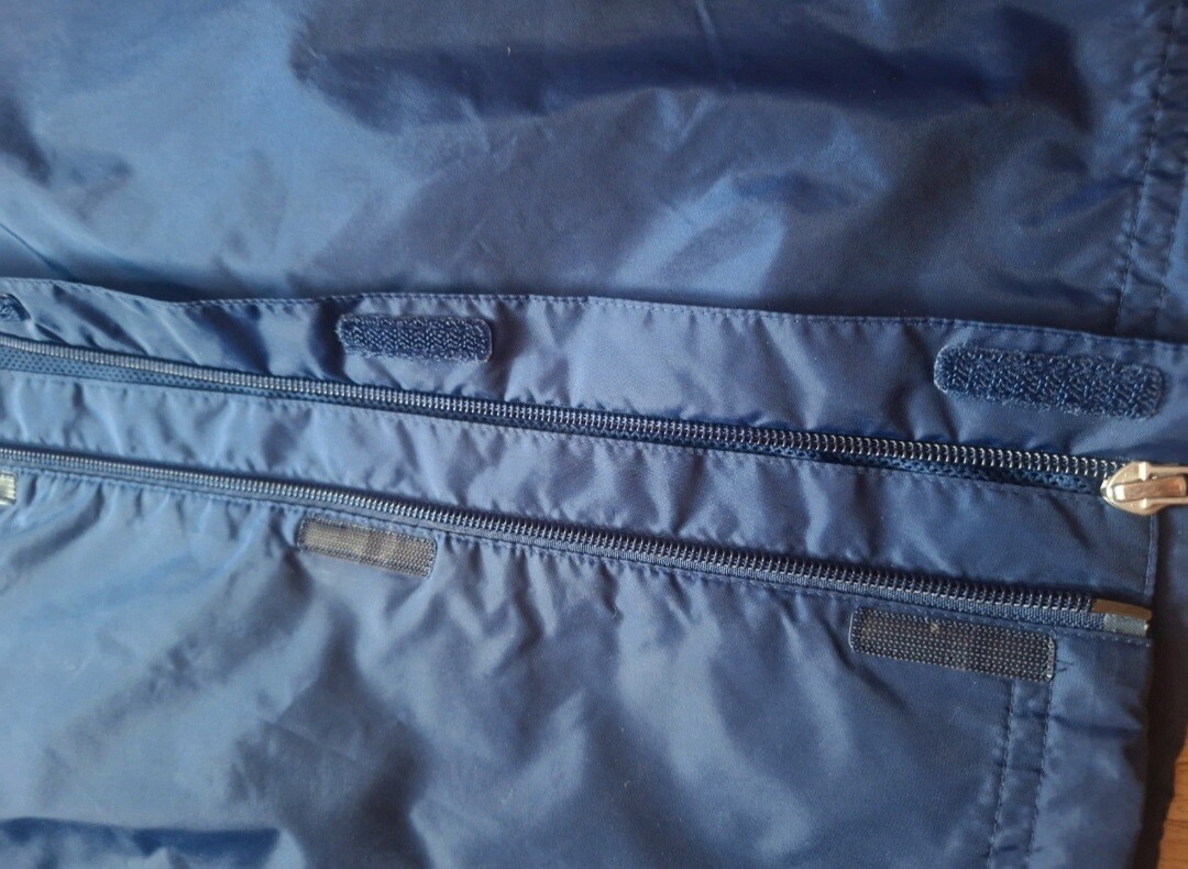 Elbląg Sprzedam kurtkę wiatrówkę 152/158 cm adidas, po moim synu. 
Stan bdb-, syn powycinał długie metki. Zwykłe ślady