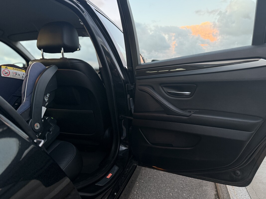 Elbląg BMW Serii 5 F11 520d Luxury Line z 2014 roku, wersja po liftingu, 190 KM, automat.