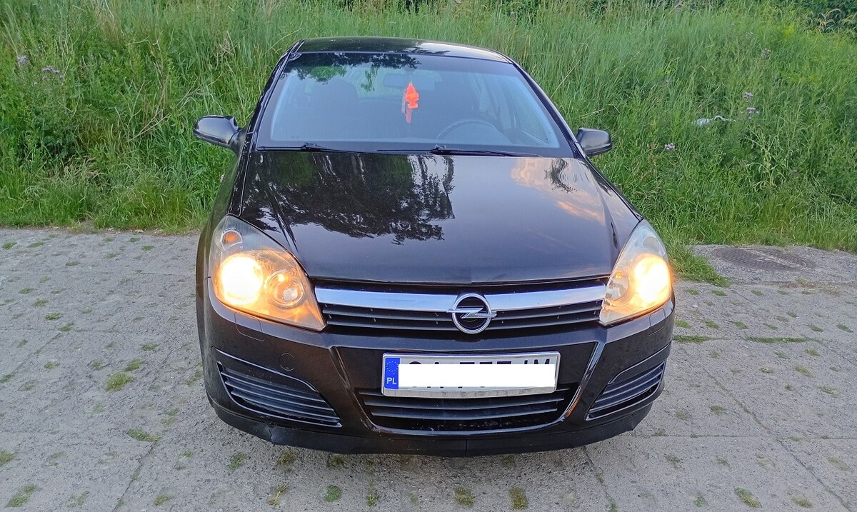 Elbląg Opel AstraPoj 1,4 benzyna Rok 2005KlimatyzacjaPoduszka powietrznaAbsWspomaganie kierownicyRadio Immobilizer.