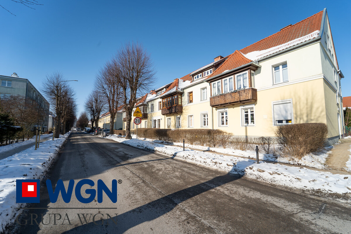 Elbląg WGN Nieruchomości oddział Elbląg prezentuje na sprzedaż mieszkanie w kamienicy przy ul. Pionierskiej 14 o