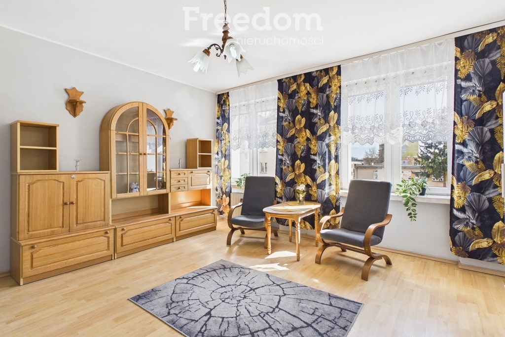 Elbląg FREEDOM NIERUCHOMOŚCIWynajmę mieszkanie - Elbląg, Giermków. Kawalerka w centrum Elbląga – wygodna lokalizacja i