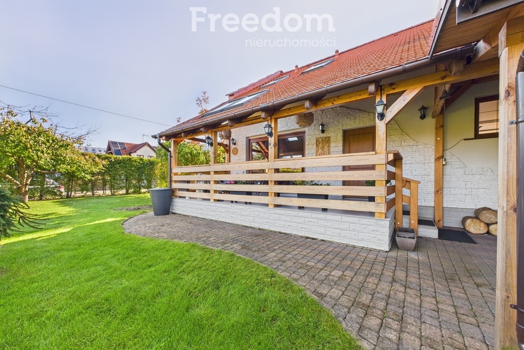 Elbląg FREEDOM NIERUCHOMOŚCISprzedam dom - Elbląg, Skierniewicka. Marzysz o życiu w spokojnej okolicy, ale z