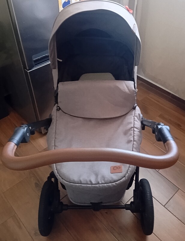 Elbląg Wózek Kinderkraft B- Tour Gondola / Spacerówka
- Od urodzenia do około 4 lat (22 kg)
- Torba + Folia