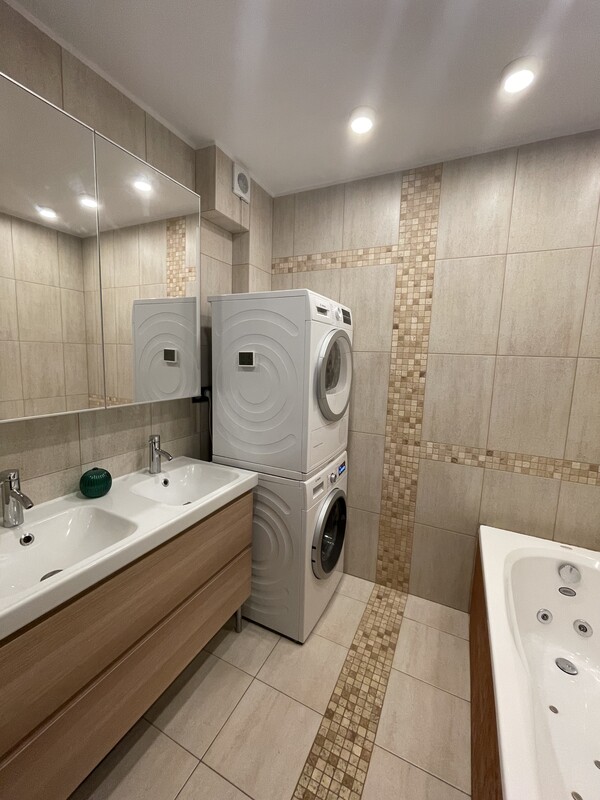 Elbląg Sprzedam bez pośredników – 4 pokoje z tarasem, klimatyzacją i garażem podziemnym. 2 komórki lokatorskie w