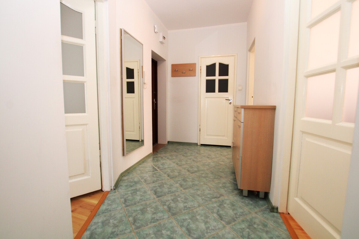 Elbląg NIERUCHOMOŚCI ANNA KRASZEWSKA Mieszkanie 3-pokojowe na Starym Mieście, ok.65 metrów ul. Stary