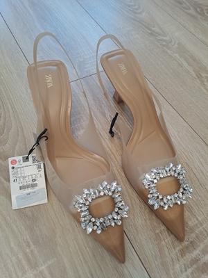 Elbląg Sprzedam eleganckie szpiki widoczne na zdjęciu ZARA rozm. 41 stan Nowy. Cena 150 zł. ( na sklepie 259 zł).