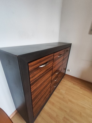 Elbląg Oddam komodę o wymiarach szerokość 156 cm, wysokość 112,głębokość 38 cm. 
Odbiór - zniesienie z 3 piętra