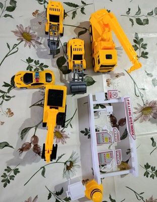 Elbląg Sprzedam zestaw plastikowych aut koparki itp. stan bardzo dobry. Kontakt sms