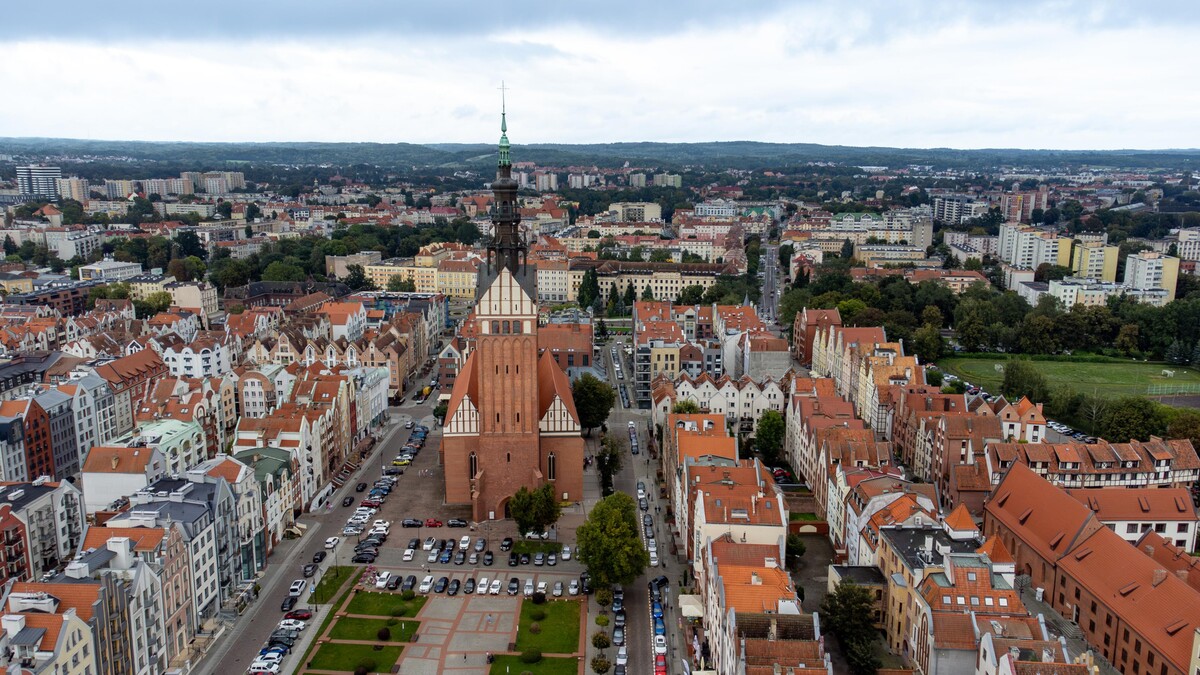 Elbląg   TO MY SPRZEDAJEMYNIERUCHOMOŚCI W TYM MIEŚCIEBIURO NIERUCHOMOŚCIAMERICAN HOMEWYNAJMĘ - 3 POKOJE - STARY