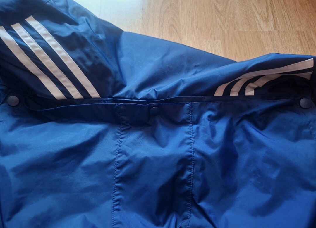 Elbląg Sprzedam kurtkę wiatrówkę 152/158 cm adidas, po moim synu. 
Stan bdb-, syn powycinał długie metki. Zwykłe ślady