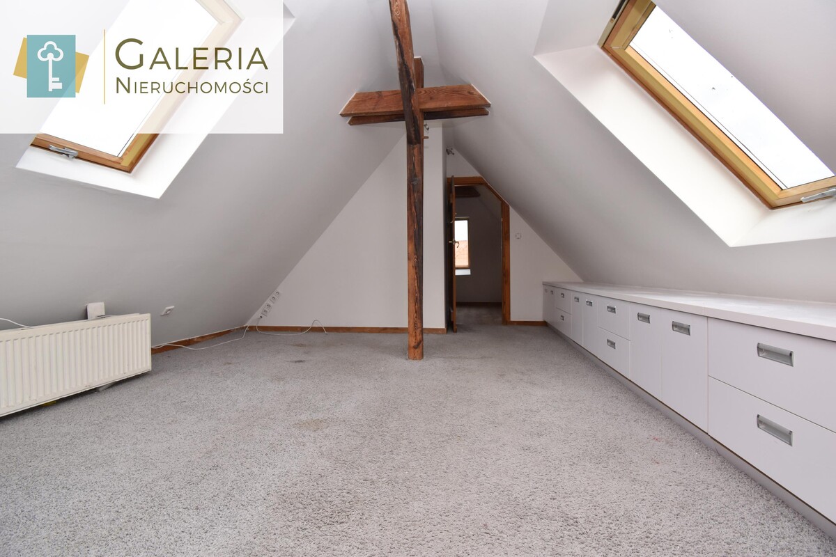 Elbląg GALERIA NIERUCHOMOŚCIZ pasji i miłości do nieruchomościNa sprzedaż: Dwupoziomowe mieszkanie z balkonem i