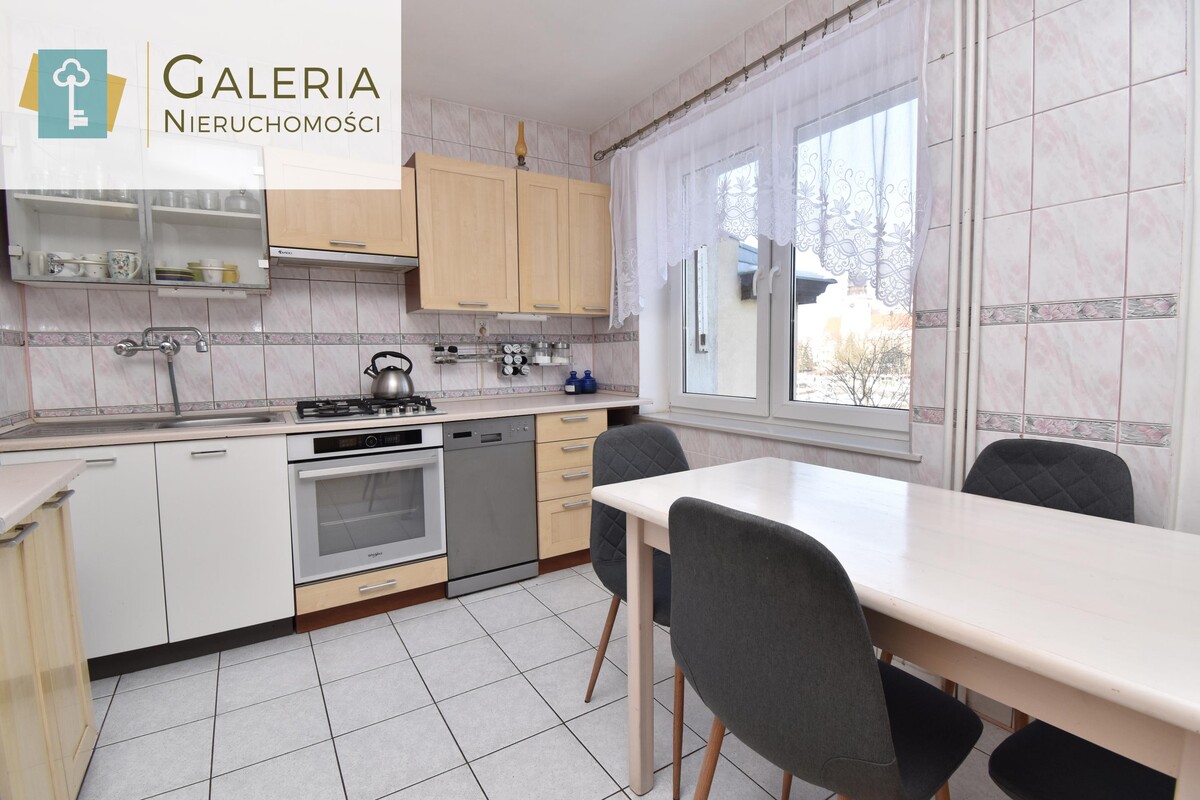 Elbląg GALERIA NIERUCHOMOŚCIZ pasji i miłości do nieruchomościNa sprzedaż: Trzy pokoje, balkon, świetna