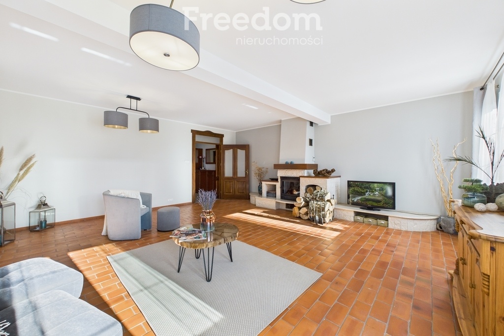 Elbląg FREEDOM NIERUCHOMOŚCISprzedam dom - Elbląg, Skierniewicka. Marzysz o życiu w spokojnej okolicy, ale z