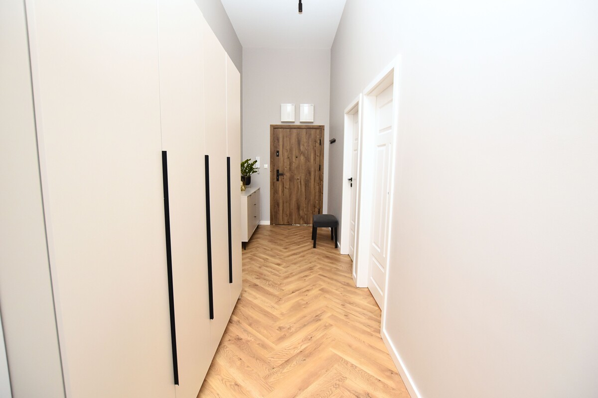 Elbląg :: Biuro nieruchomości ARKADIA ::Mieszkanie o wysokim standardzie ul. Częstochowska (Korona II)Piętro: