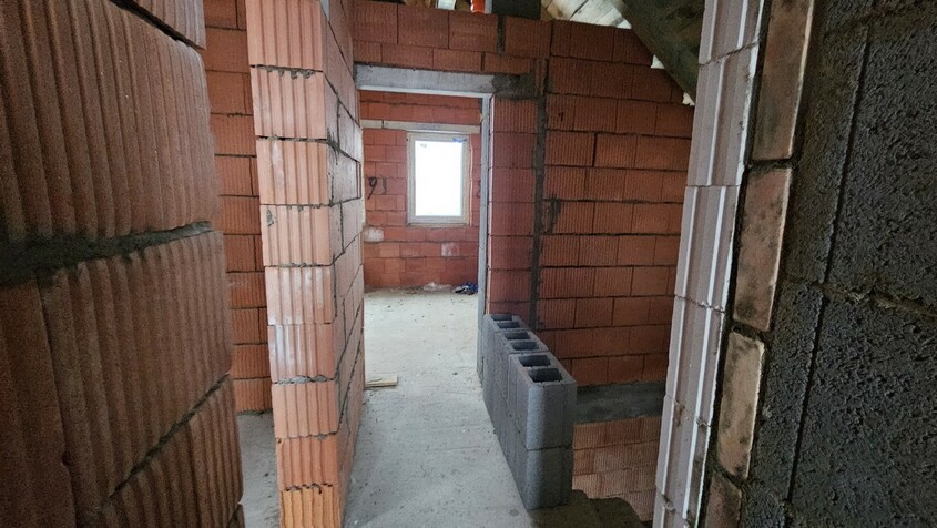 Elbląg BIURO NIERUCHOMOŚCISZULC& SZULCPowierzchnia działki: 700 m2Dom na sprzedaż w stanie surowym zamkniętym w