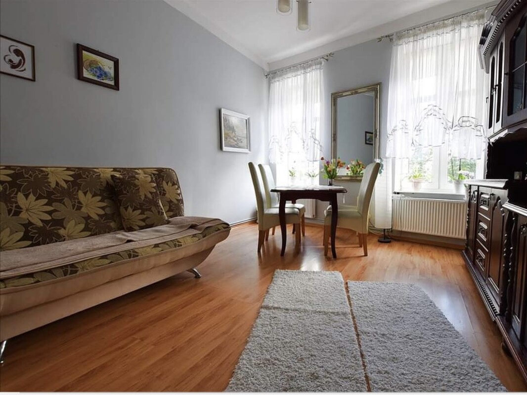 Elbląg Sprzedam mieszkanie na parterze w kamienicy 74m2.