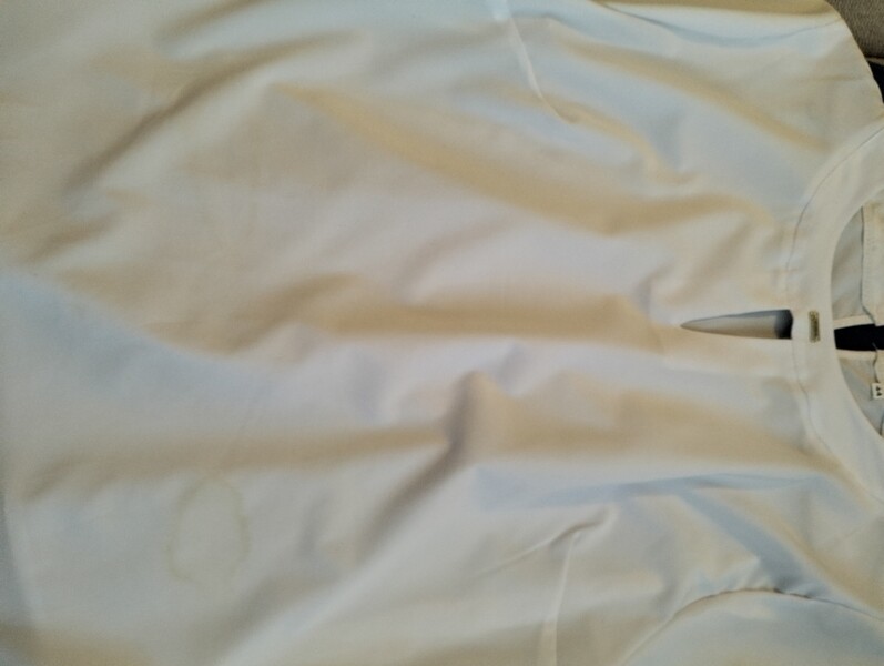 Elbląg Pilnie sprzedam kostium koloru fuksja, spódnica na podszewce, szyta na zamówienie, rozmiar 44..
Do tego są