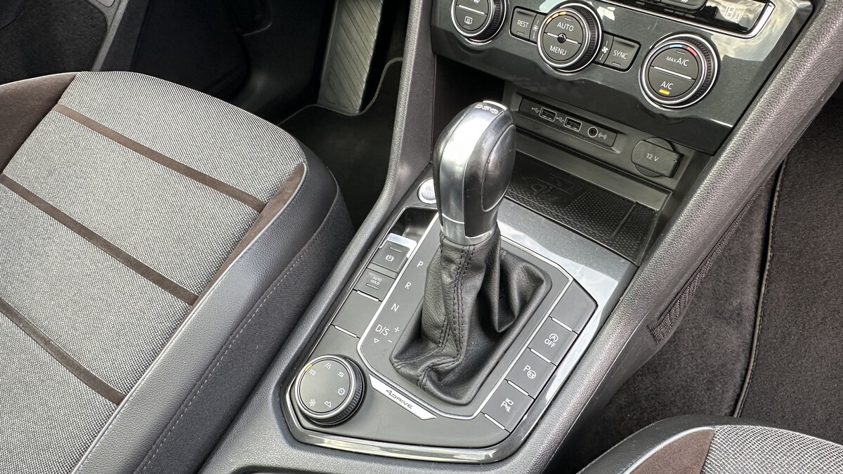 Elbląg Auto Leew LEWANDOWSKI Kupujemy i Sprzedajemy tylko dobre auta Za auta z Polskiego Salonu Płacimy Najwięcej SEAT