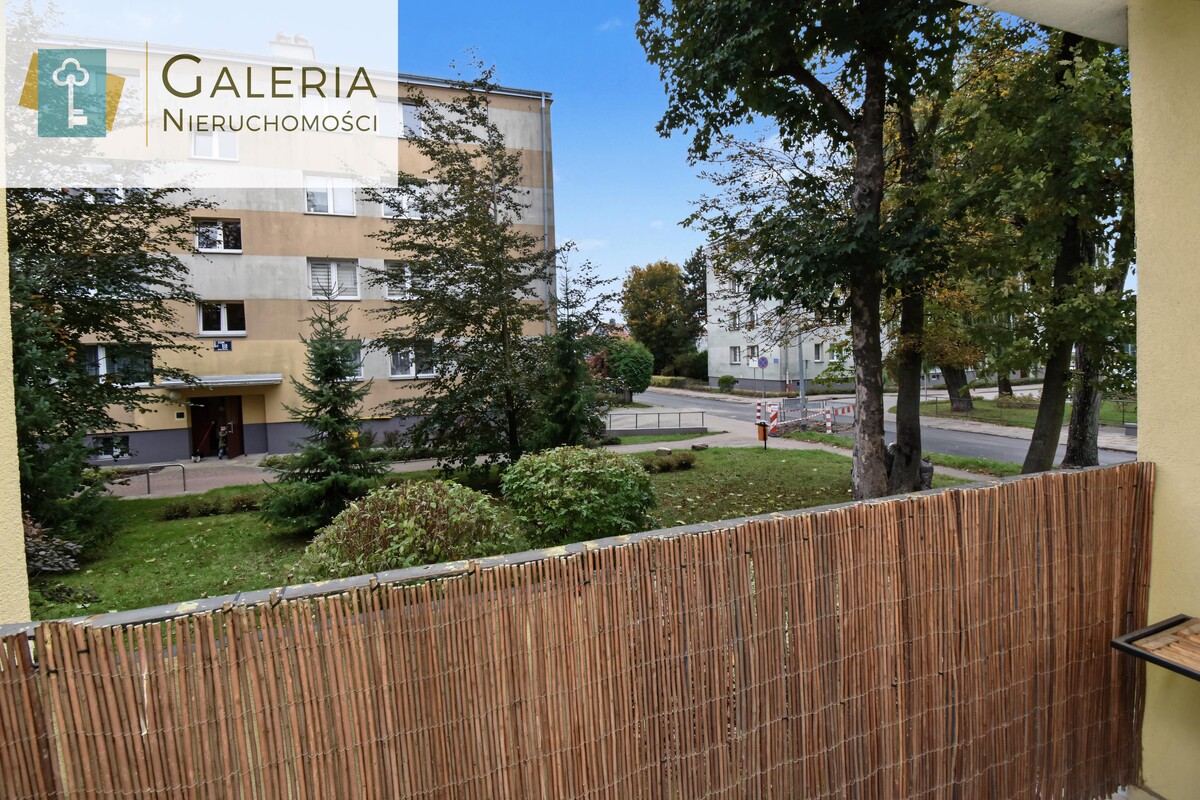 Elbląg GALERIA NIERUCHOMOŚCIZ pasji i miłości do nieruchomościNa sprzedaż: 2 pokoje mieszkanie z balkonem na parterzeul.