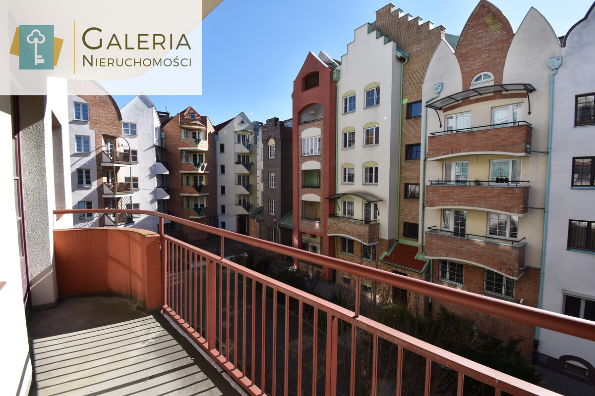 Elbląg GALERIA NIERUCHOMOŚCIZ pasji i miłości do nieruchomościNa sprzedaż: Trzypokojowe mieszkanie w sercu Starego