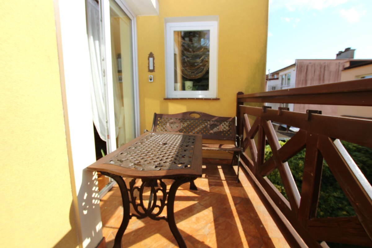 Elbląg NIERUCHOMOŚCI ANNA KRASZEWSKA Inwestycja w komfort i jakość: solidny wolnostojący dom z dużym garażem