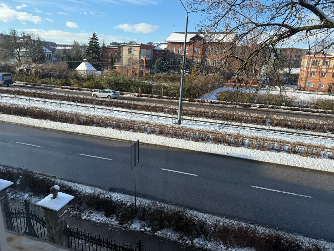 Elbląg BIURO NIERUCHOMOŚCISZULC& SZULCLokal usługowy: Elblągu ul. RobotniczaPowierzchnia: 50 m2Na wynajem