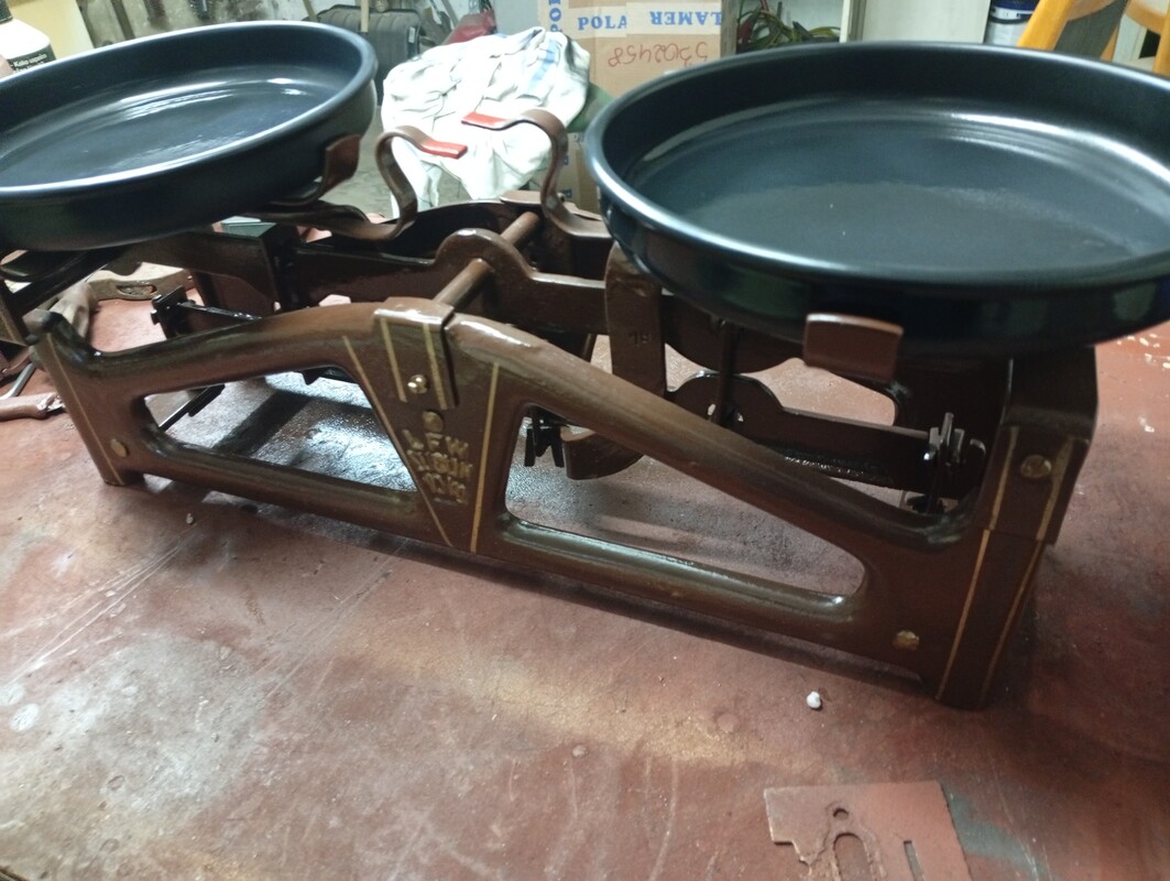 Elbląg sprzedam wagę szalkową po pełnej renowacji atrakcyjny wygląd kolor ciemna zieleń plus złocenia sprawna