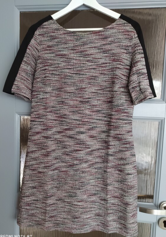 Elbląg 1.Sukienka srebrna Monnari r.38 - 30 zł 2.Luźna sukienka z cekinami NOWA r.38 - 40 zł 3.Luźna sukienka z