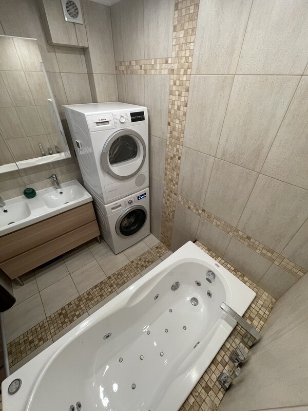 Elbląg Sprzedam bez pośredników – 4 pokoje z tarasem, klimatyzacją i garażem podziemnym. 2 komórki lokatorskie w