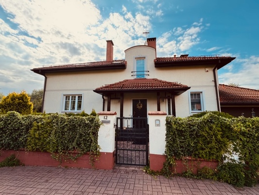 Elbląg Dom wśród sosen &ndash; enklawa ciszy i harmonii, ul. Wileńska, Elbląg&nbsp; &nbsp; 