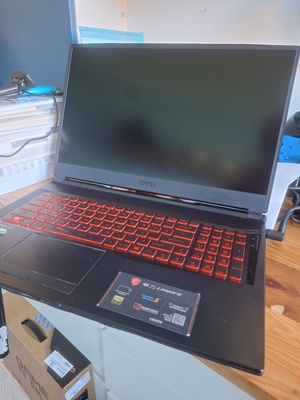 Elbląg MSI GL75 Leopard | i7-10750H | RTX 2060 | 17,3 144 Hz
Opis
MSI GL75 Leopard – wydajny laptop do