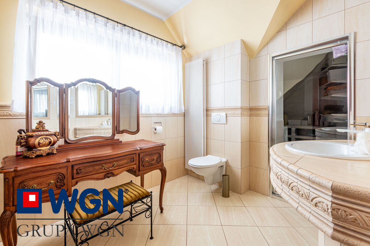 Elbląg WGN Nieruchomości oddział Elbląg prezentuje dom wolnostojący położony przy ul. Lipowa na osiedlu Dąbrowa. Tylko